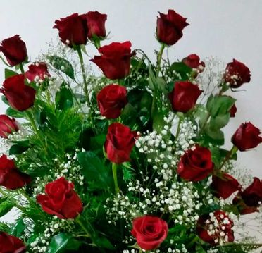 Flores Tiaré ramo de rosas